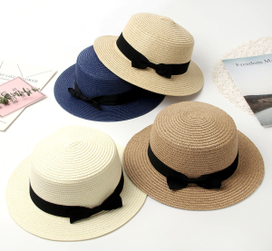 Kapelusz słomkowy z wstążką