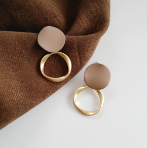 Brązowe kolczyki damskie 