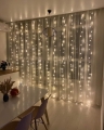 Kurtyna świetlna LED na święta – 300 cm szerokości, 8 trybów świecenia, pilot, USB. Stwórz magiczny klimat w domu i ogrodzie. Idealna dekoracja bożonarodzeniowa i całoroczna.