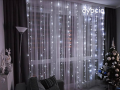 Kurtyna świetlna LED na święta – 300 cm szerokości, 8 trybów świecenia, pilot, USB. Stwórz magiczny klimat w domu i ogrodzie. Idealna dekoracja bożonarodzeniowa i całoroczna.