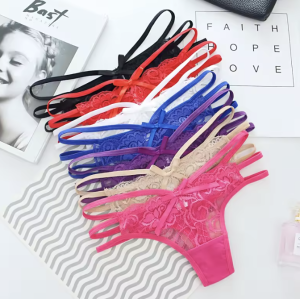 Majtki damskie z ozdobnymi paseczkami na biodrach 052