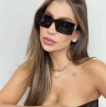 Okulary przeciwsłoneczne damskie z literą V – styl premium w codziennym wydaniu!