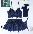 Granatowy komplet bielizny damskiej z koronką i spódniczką – elegancki, zmysłowy i idealny na romantyczne wieczory. Dostępny w rozmiarach S–XL.