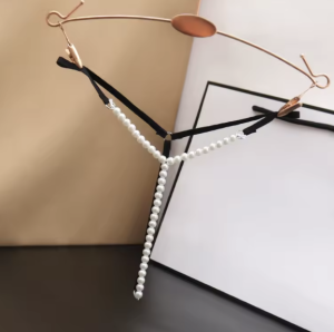 Stringi damskie z koralikami 342