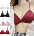 Gładki satynowy biustonosz bralette bez fiszbin. Lekki, wygodny, z regulowanymi ramiączkami. Idealny na co dzień i do stylizacji. Rozmiar uniwersalny.