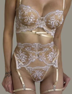 Komplet bielizny damskiej haftowanej 445