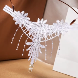 Stringi damskie koronkowe z perełkami 451