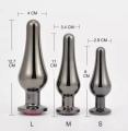 Metalowy korek analny z kryształkiem dostępny w rozmiarach S M L. Gładka powierzchnia, elegancki design i intensywne doznania. Idealny dla początkujących i zaawansowanych.