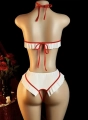 Seksowne przebranie pielęgniarki z opaską. Kuszące body z wycięciami, odkrytymi plecami i czerwonymi detalami. Dostępne w rozmiarach S, M, L oraz XL. Idealne na romantyczny wieczór.